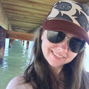 Meet your Posher, Laura